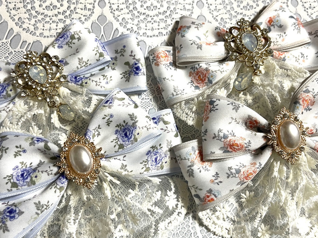 ホワイト薔薇柄🎀(1000円+金具)