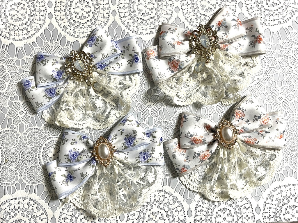 ホワイト薔薇柄🎀(1000円+金具)