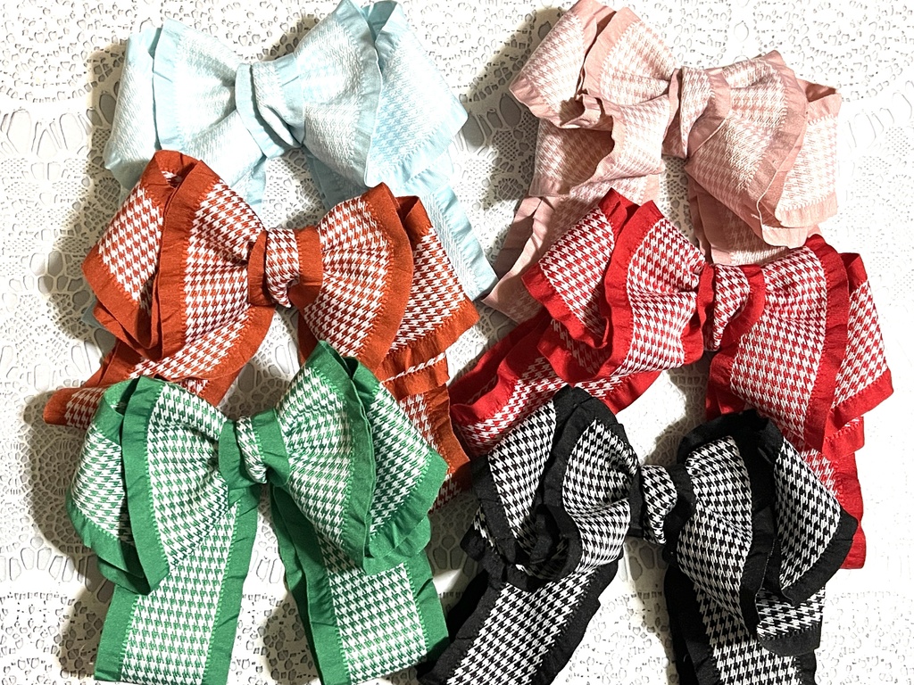 ネコチャンのご飯代にするリボン(500〜700円+金具)