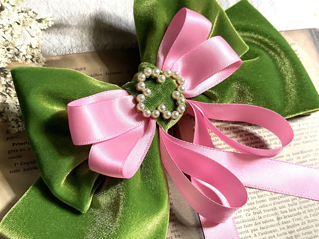 りぶうと新衣装イメージリボン🎀(1350円+金具)