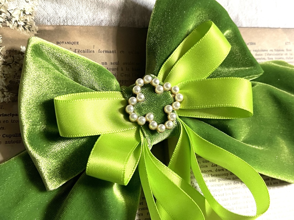 りぶうと新衣装イメージリボン🎀(1350円+金具)