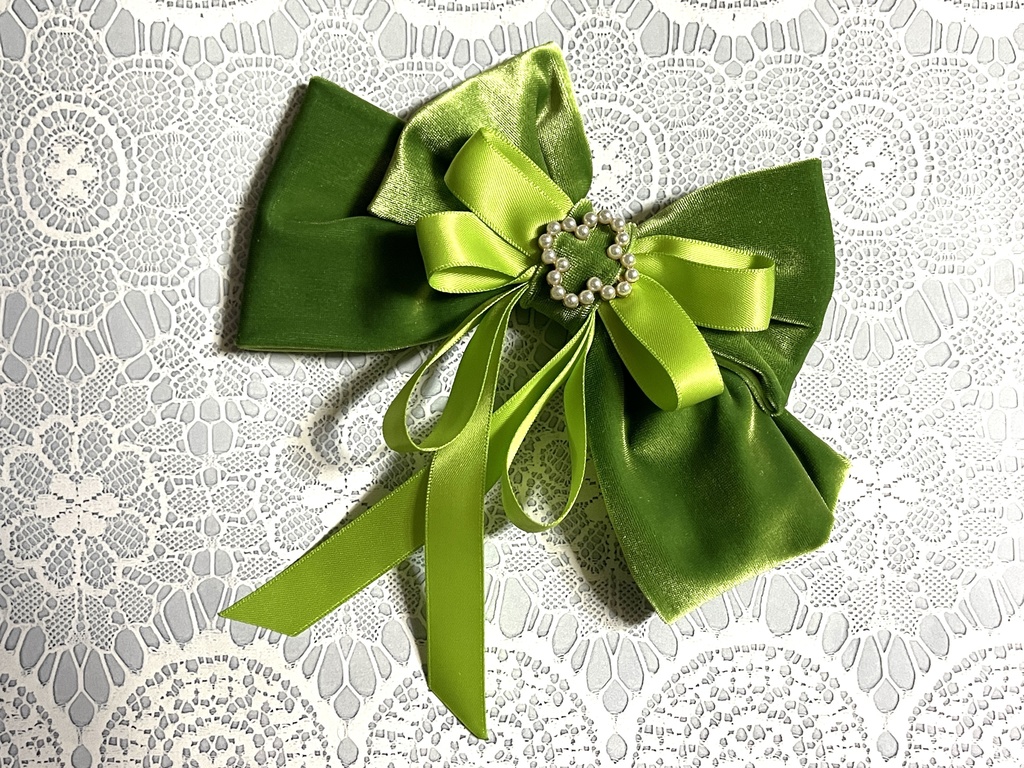 りぶうと新衣装イメージリボン🎀(1350円+金具)