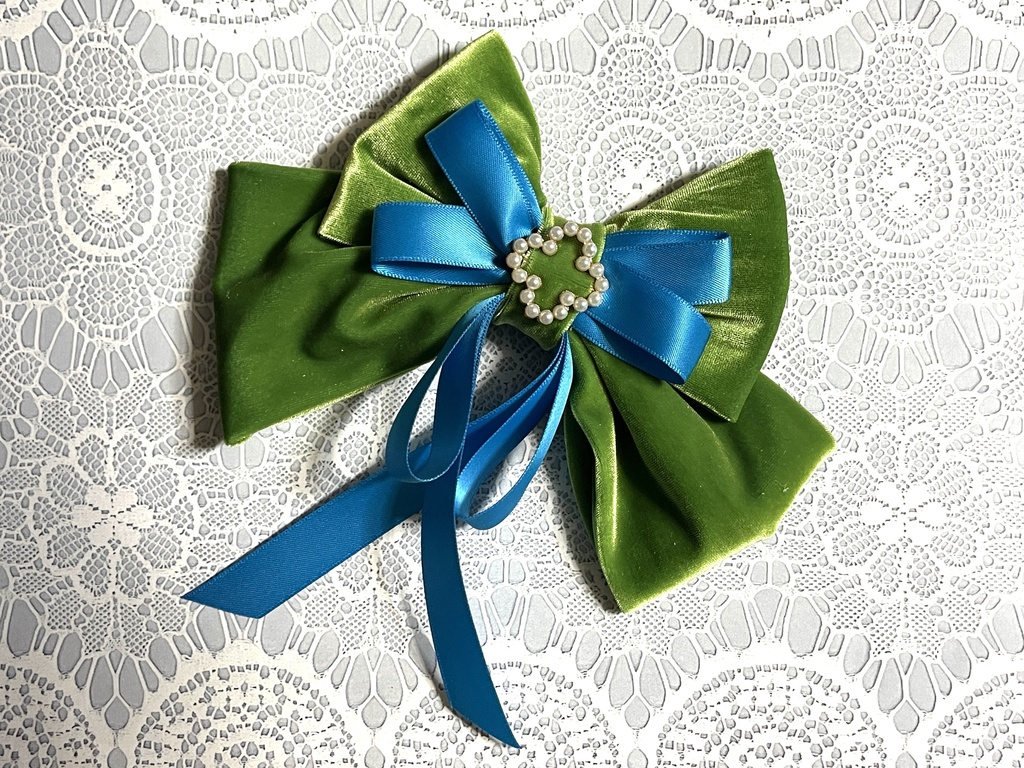 りぶうと新衣装イメージリボン🎀(1350円+金具)