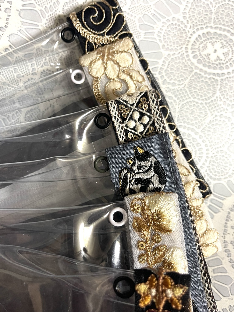 ぬいポーチ🧸(クリアビニールインド刺繍)