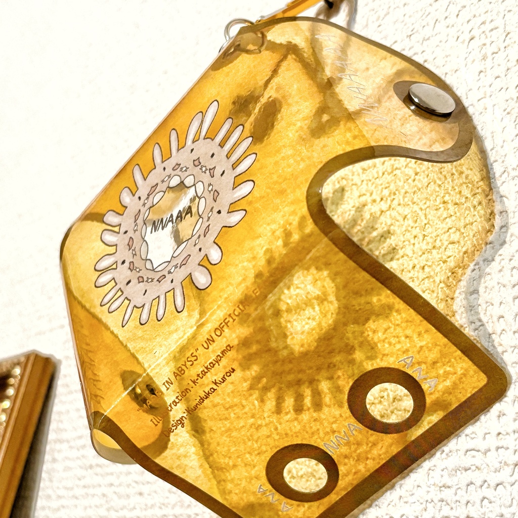 【ナナチ】カラビナ付き 折りたたみ式クリアポーチ【ナナ…チ…?】