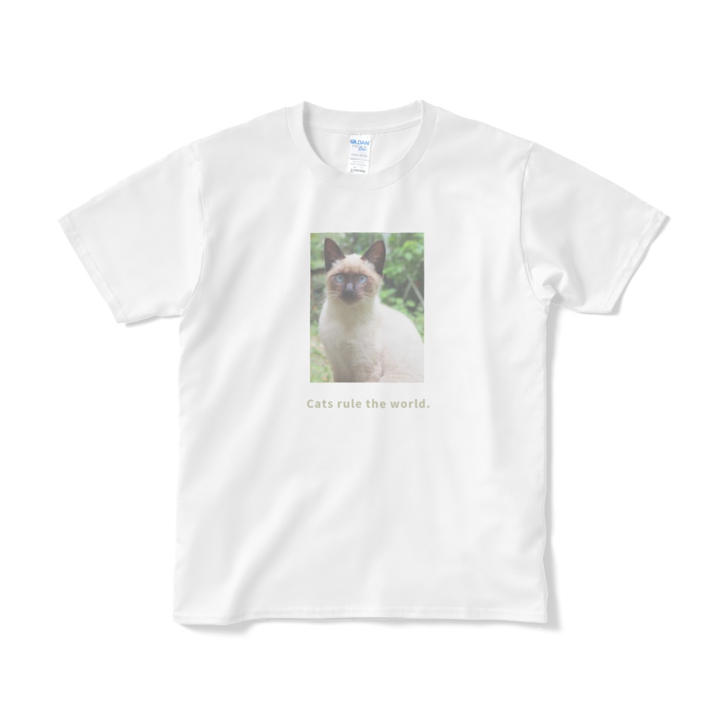 Cats rule the world.Tシャツ