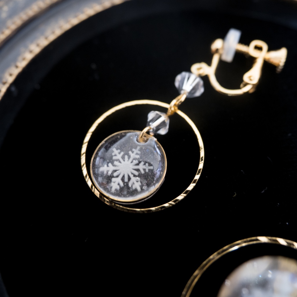 雪の結晶アシンメトリー耳飾り