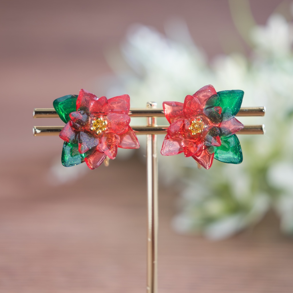 うる艶ポインセチアの耳飾り