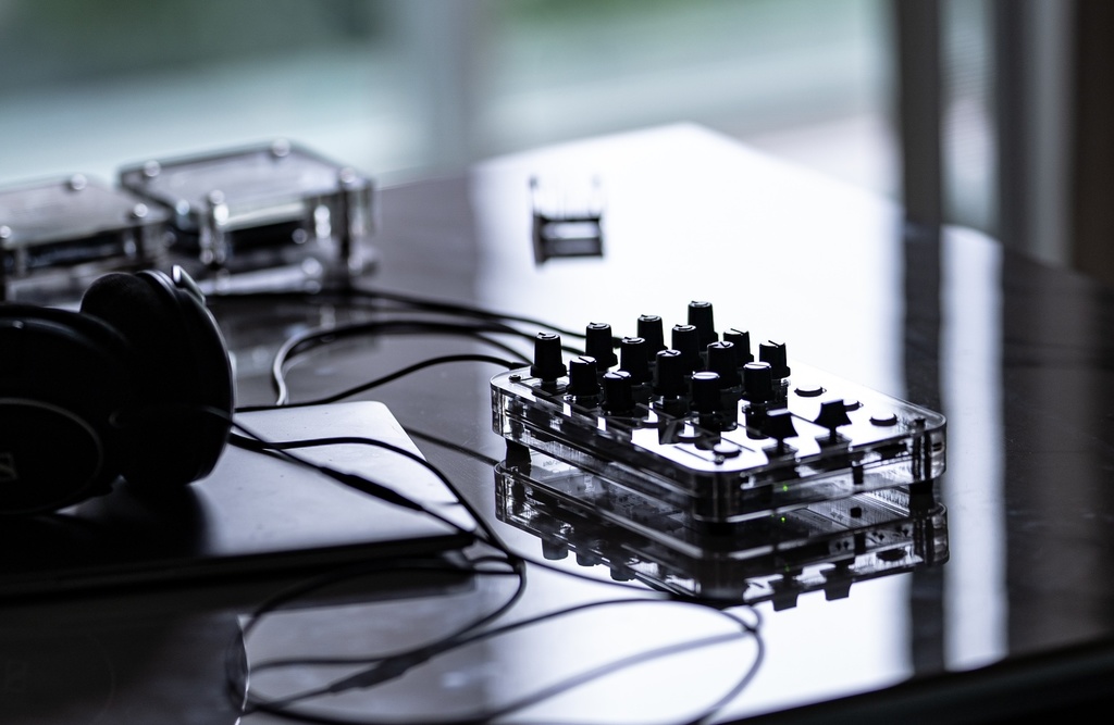 “monotone” DJ/VJ-MIDI controller