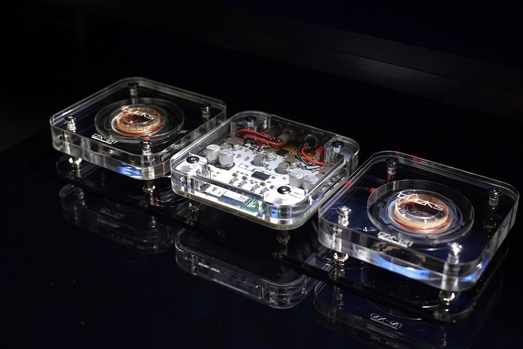 “ex-01proTTM”v2 True Transparent Speaker