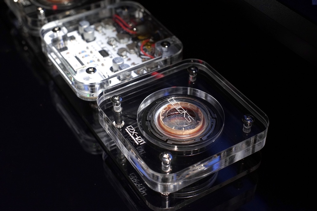 “ex-01proTTM”v2 True Transparent Speaker