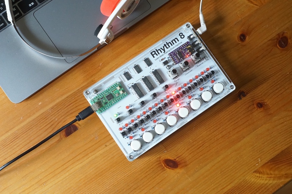 "Rhythm 8" ドラムマシン
