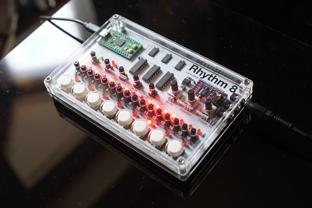 "Rhythm 8" ドラムマシン