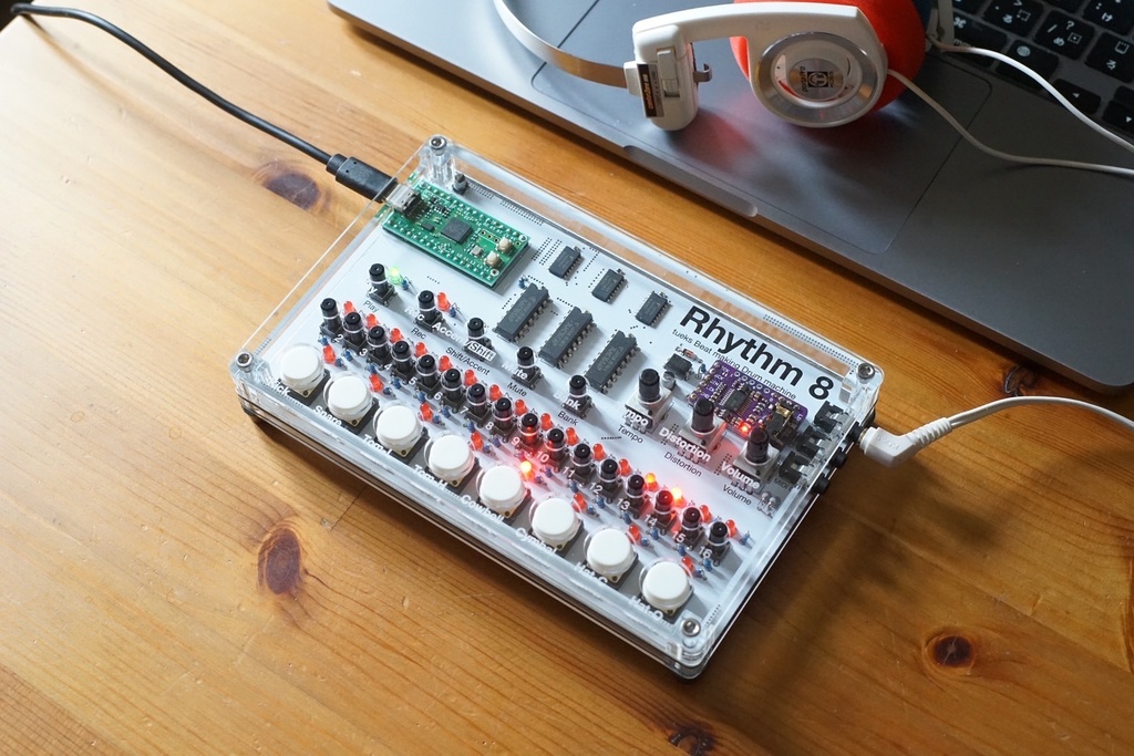 "Rhythm 8" ドラムマシン