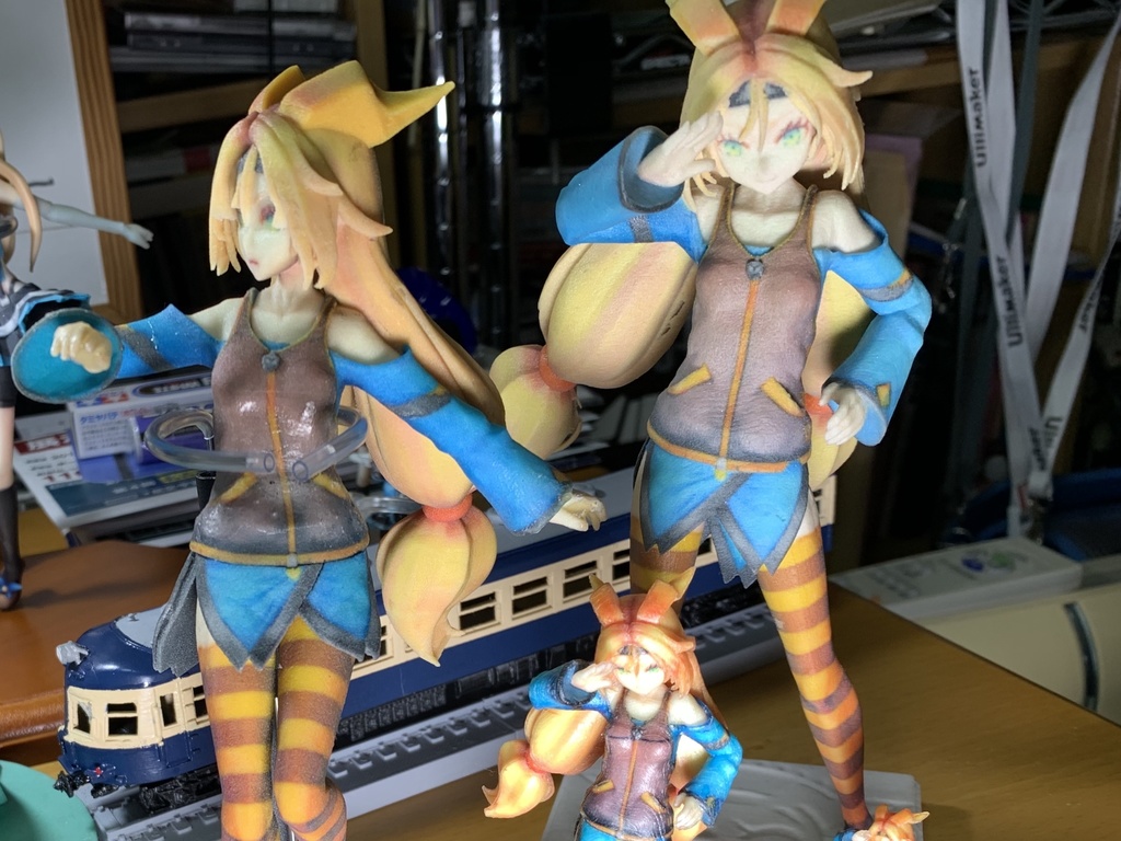 画面の中の 全ての「彼女」は マッハで手に触れられる