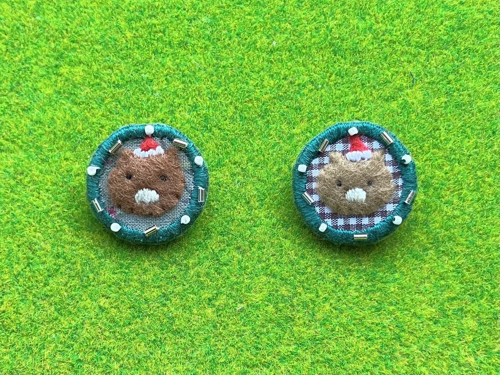 ウォンバット【クリスマスブローチ】