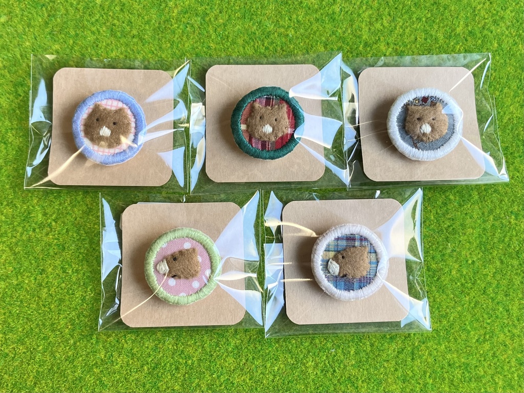 ウォンバット【ブローチ】丸型