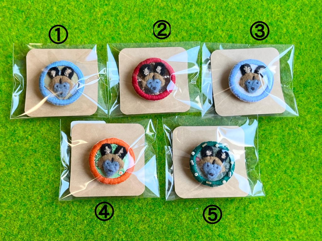 リカオン【ブローチ】