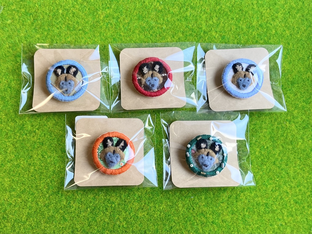 リカオン【ブローチ】