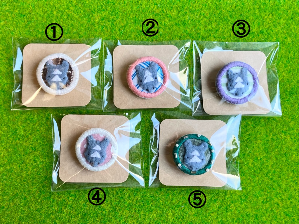 クロサイ【ブローチ】