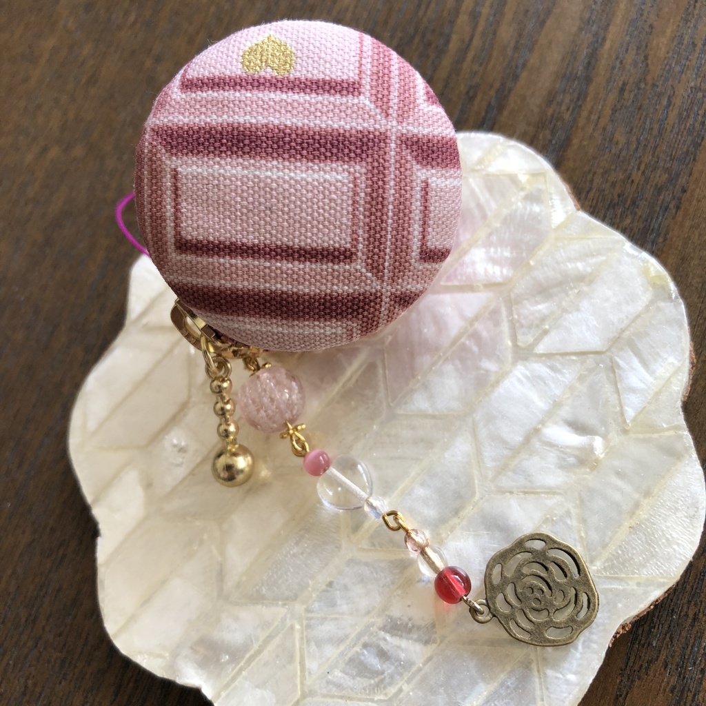 王冠とお菓子のマカロン