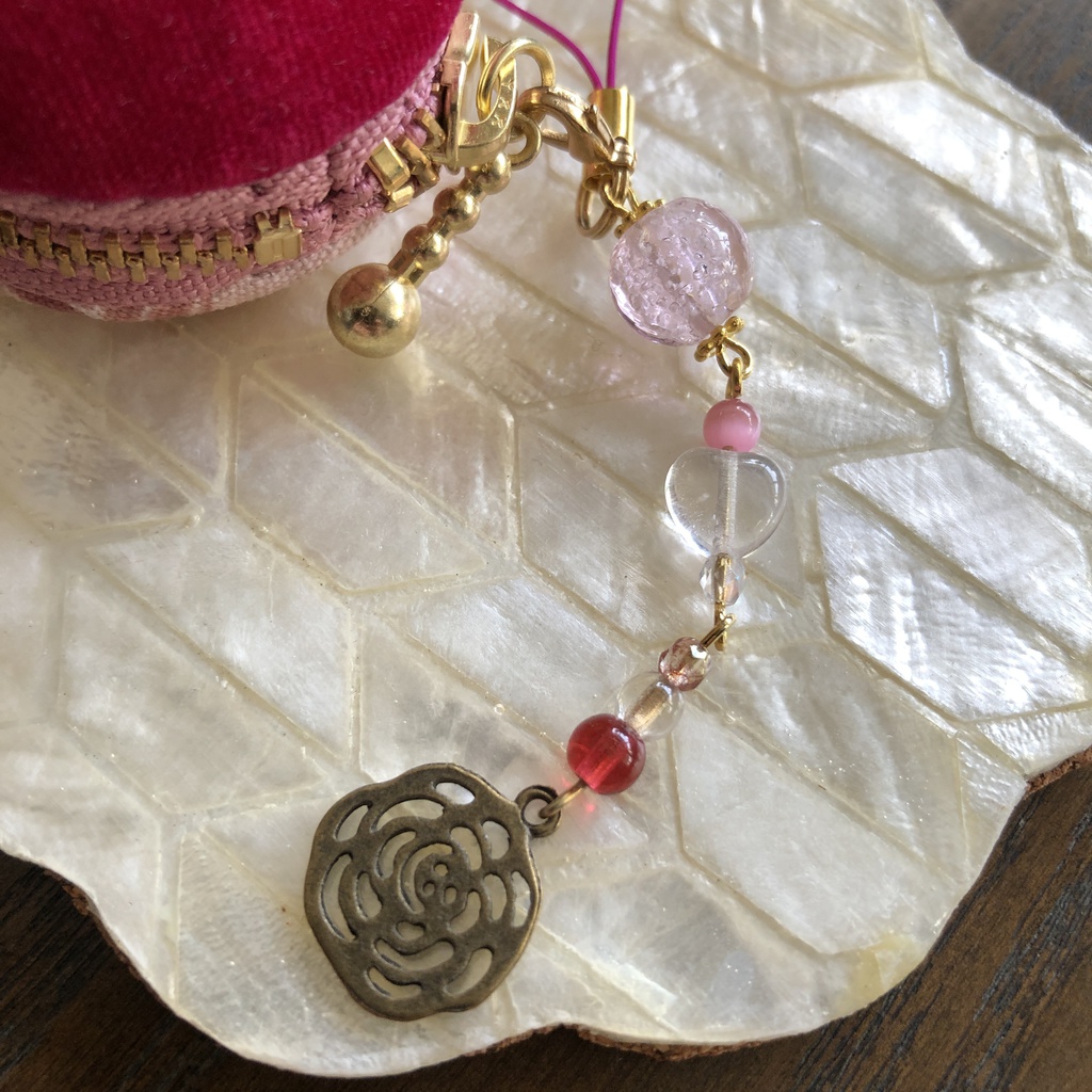 王冠とお菓子のマカロン