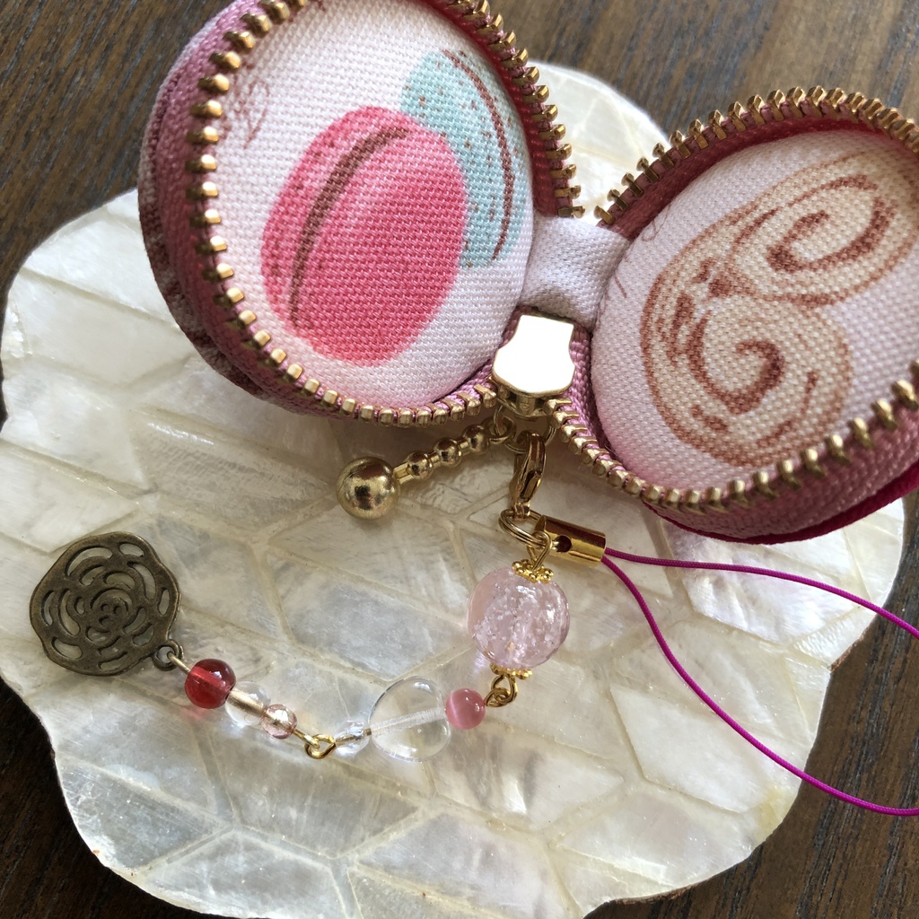 王冠とお菓子のマカロン