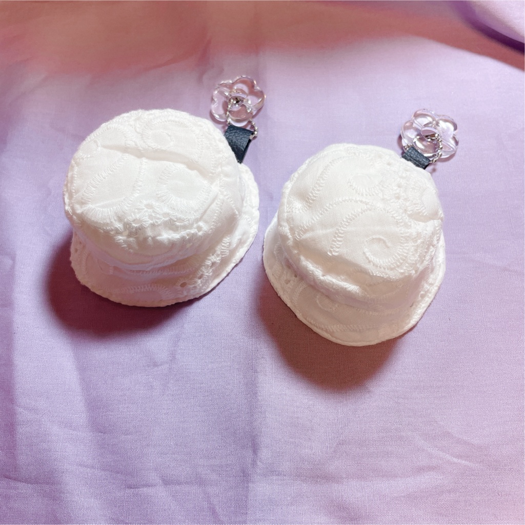 白いレース柄バケットハット ※花のキーホルダー付 10cmぬい用