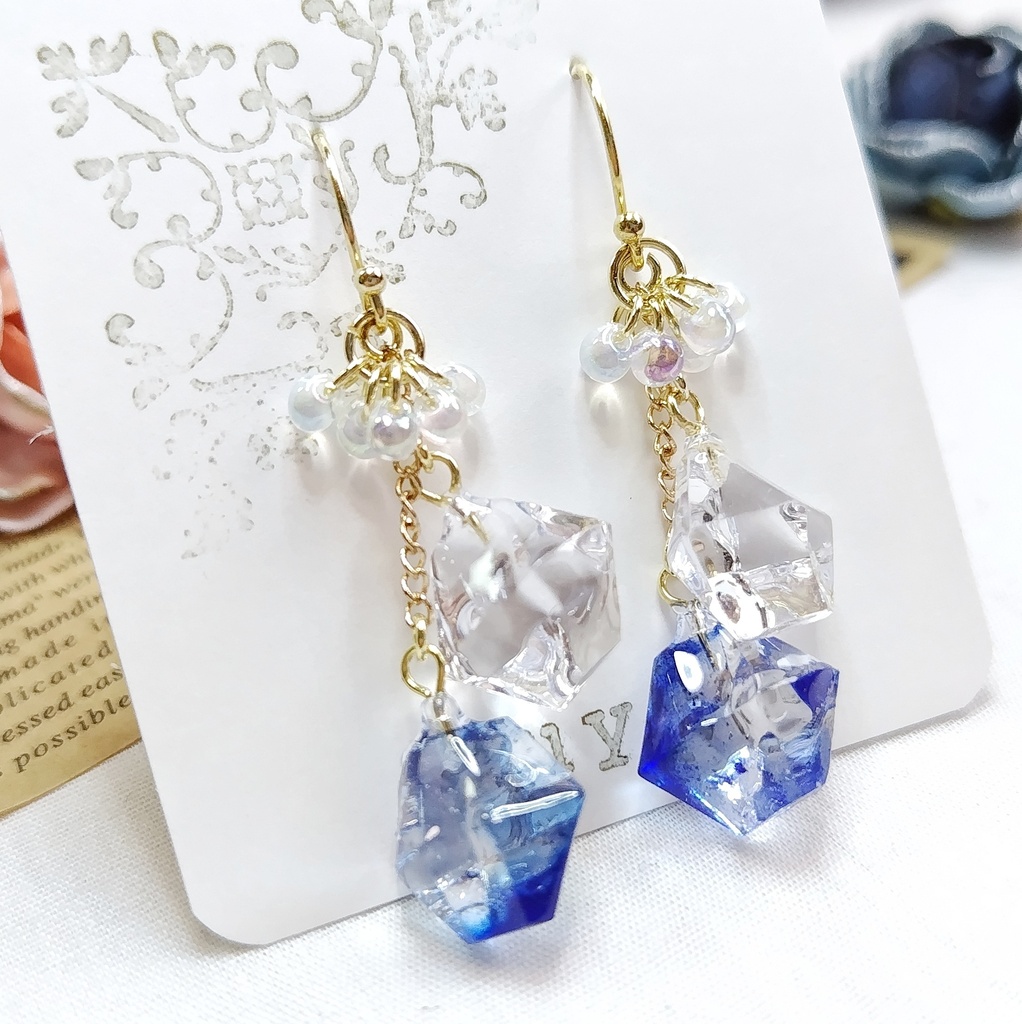 鉱石風ピアス(青)