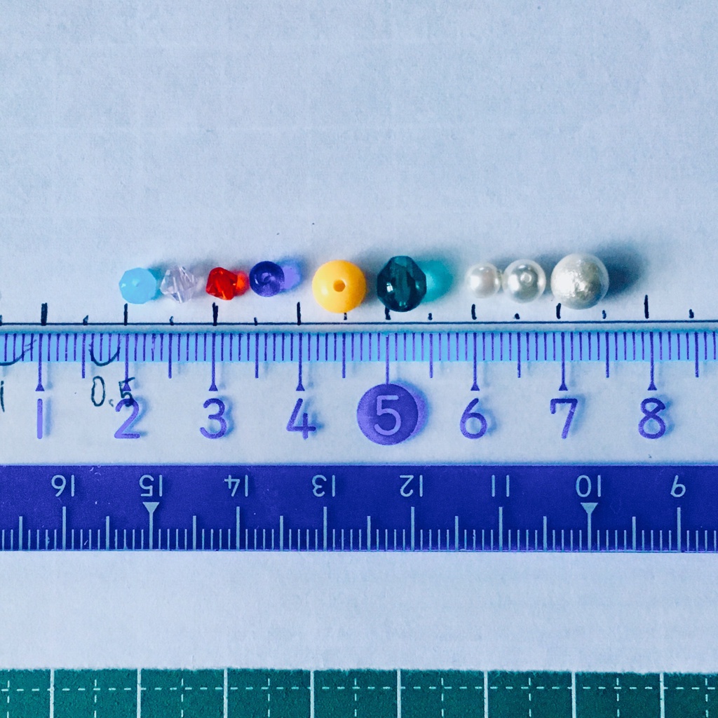 チェーンビーズのイヤーアクセサリー