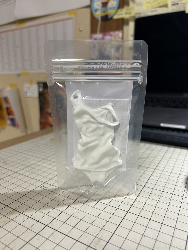 脱いだスク水のフィギュア 〜脱いどるストッパー〜