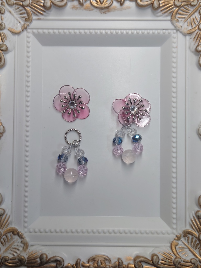 サンカヨウの耳飾り