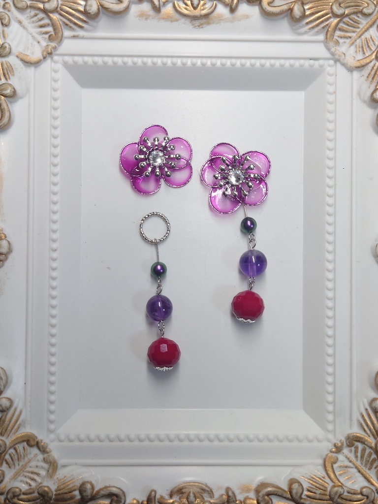 サンカヨウの耳飾り