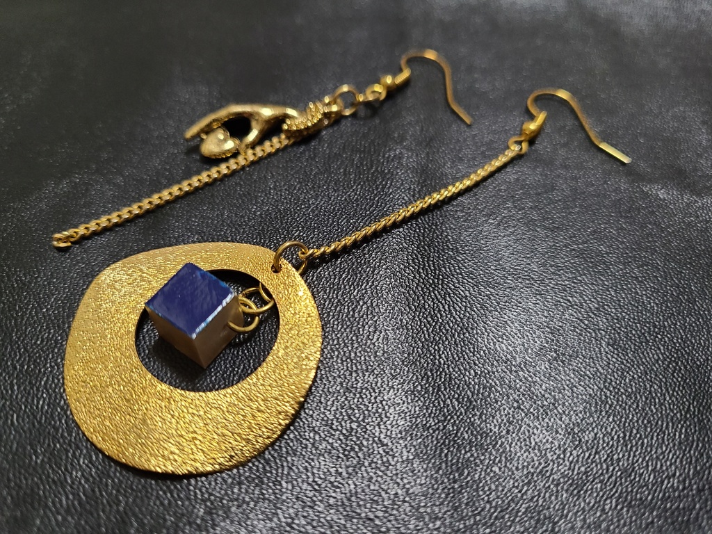 ラピスラズリイメージピアス