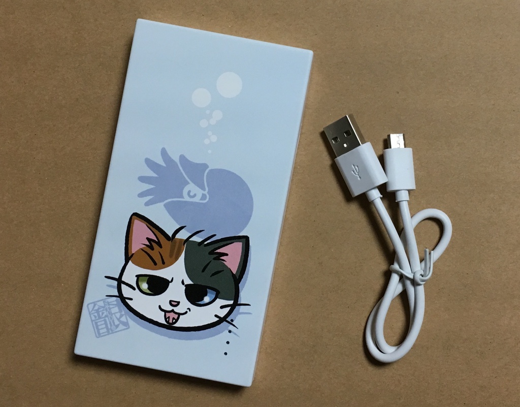 モバイルバッテリー猫とオウムガイ・青、白