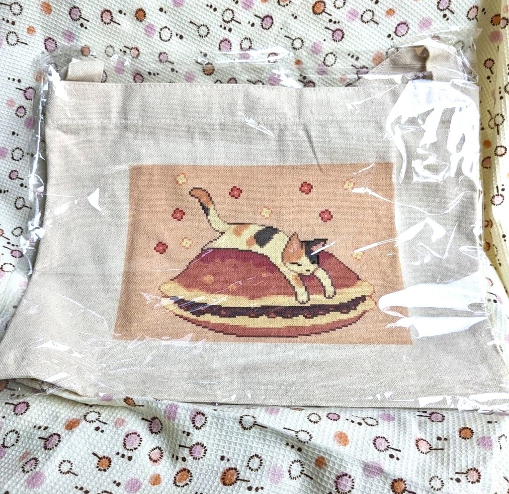 ドット絵　どら焼き寝そべりにゃんこサコッシュ