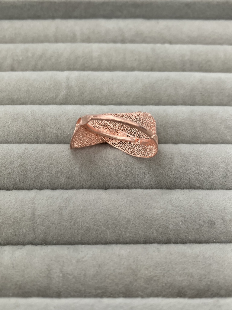 ねじり葉脈リング