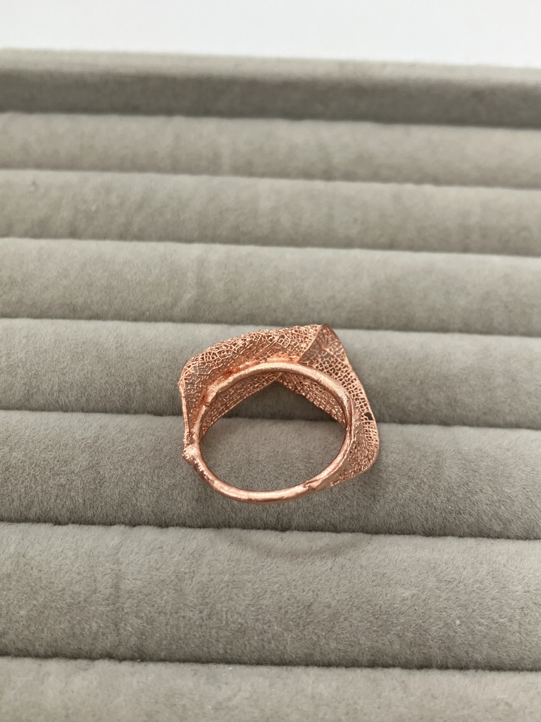 ねじり葉脈リング