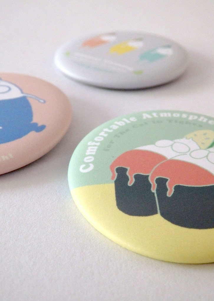 ねこタイツ 缶バッジ マット