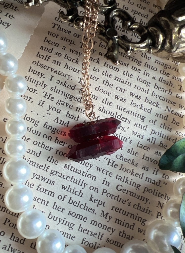 魔水晶の首飾り