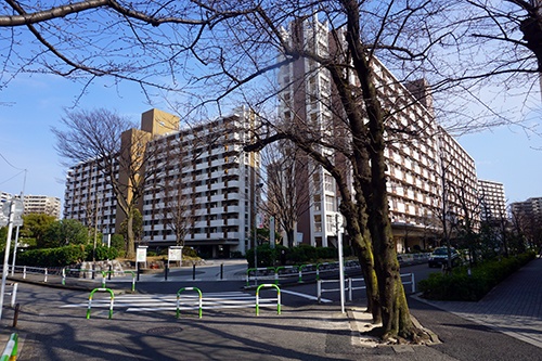 画像「昭和の巨大団地」 Image ”Giant apartment blocks of the Showa period”.