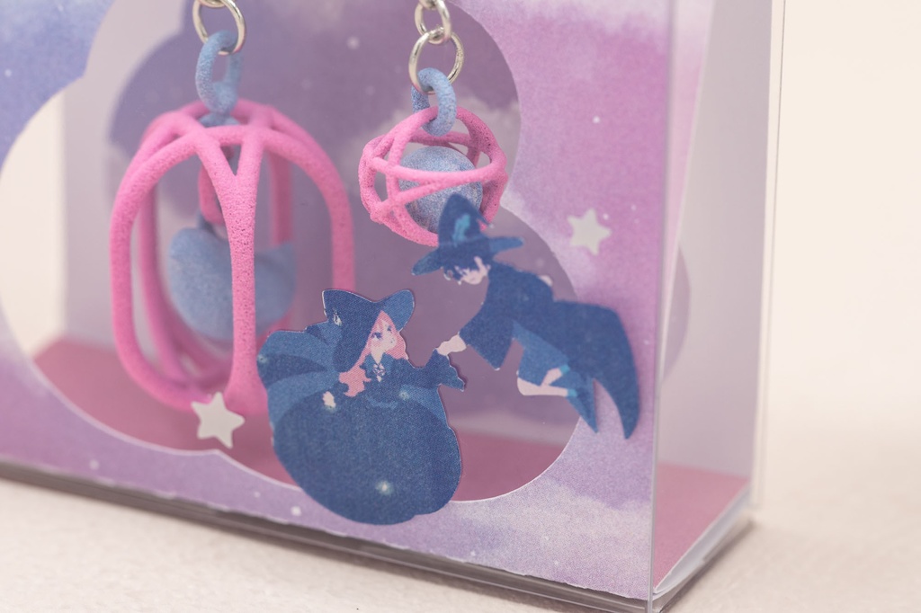 揺れる五芒星の鳥籠ピアス