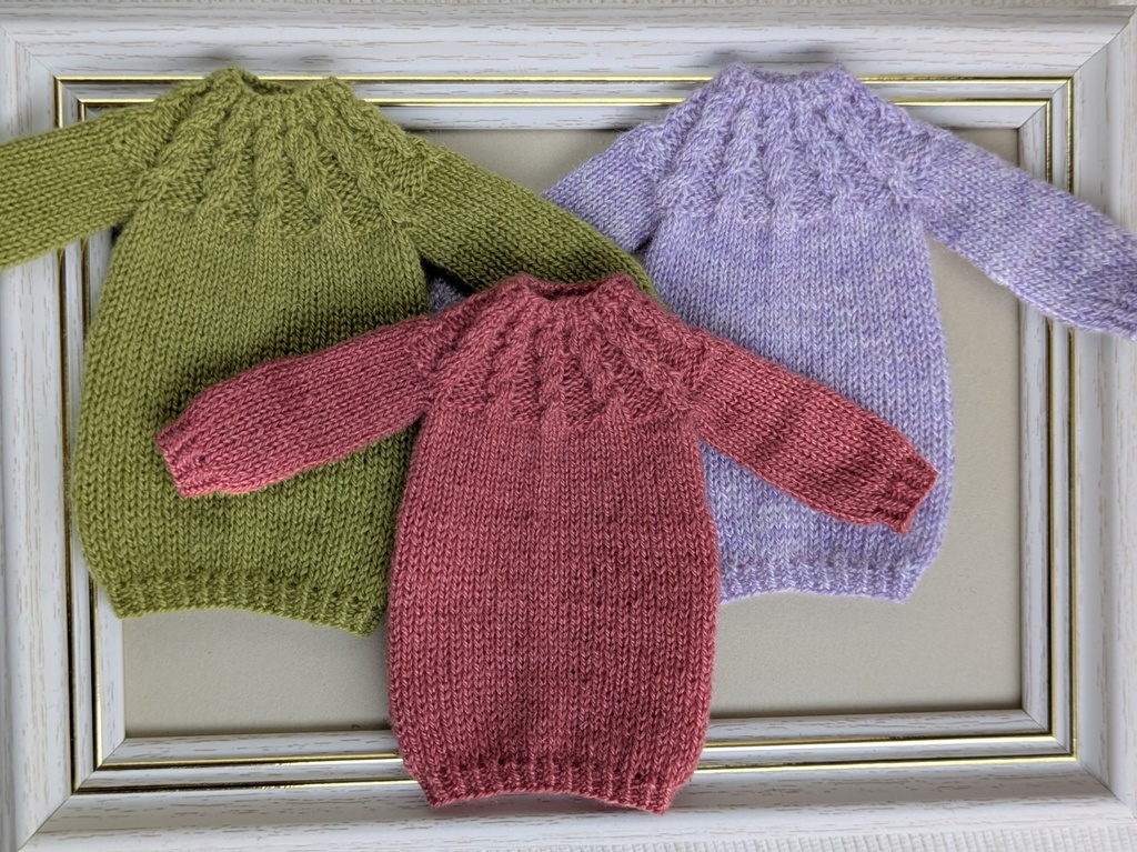 丸ヨークのニットワンピース