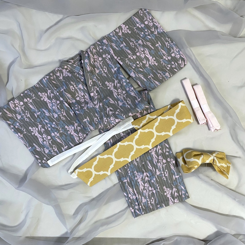 50size/女物浴衣(銀鼠に梔子)