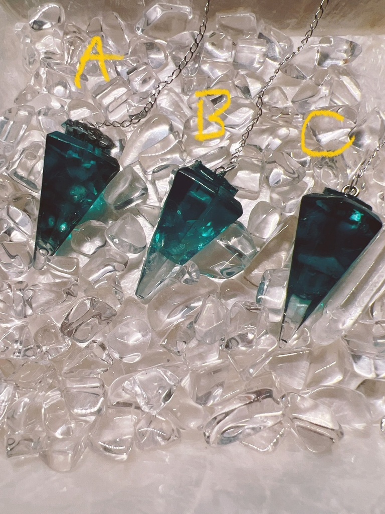 ペンデュラム　深緑の水晶