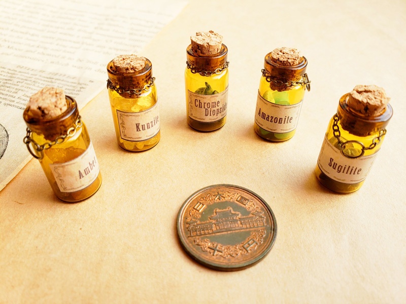 鉱石標本の小瓶【ペンダントトップ用】