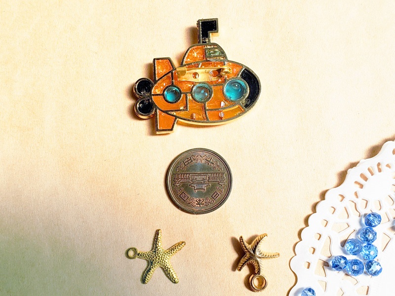 潜水艦のブローチ
