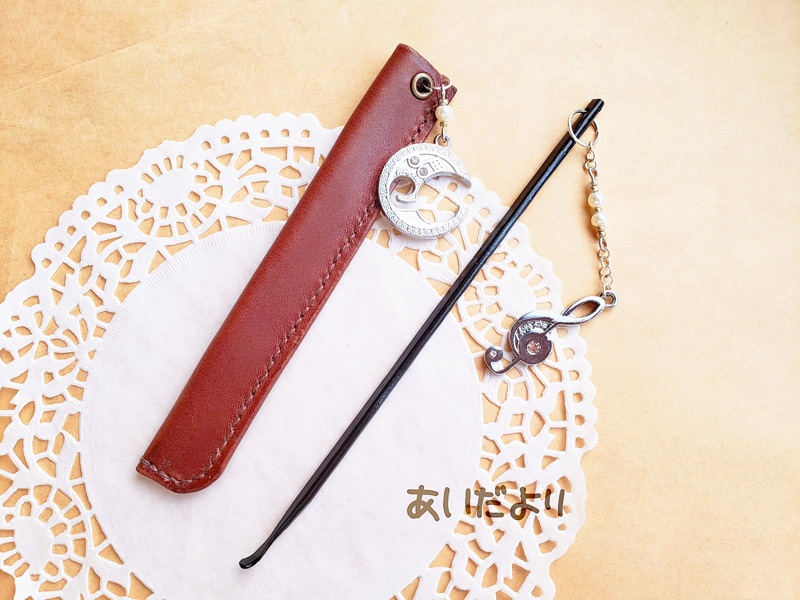 竹製耳かき【本牛革ケース入り】２つでひとつの音符と月のチャーム