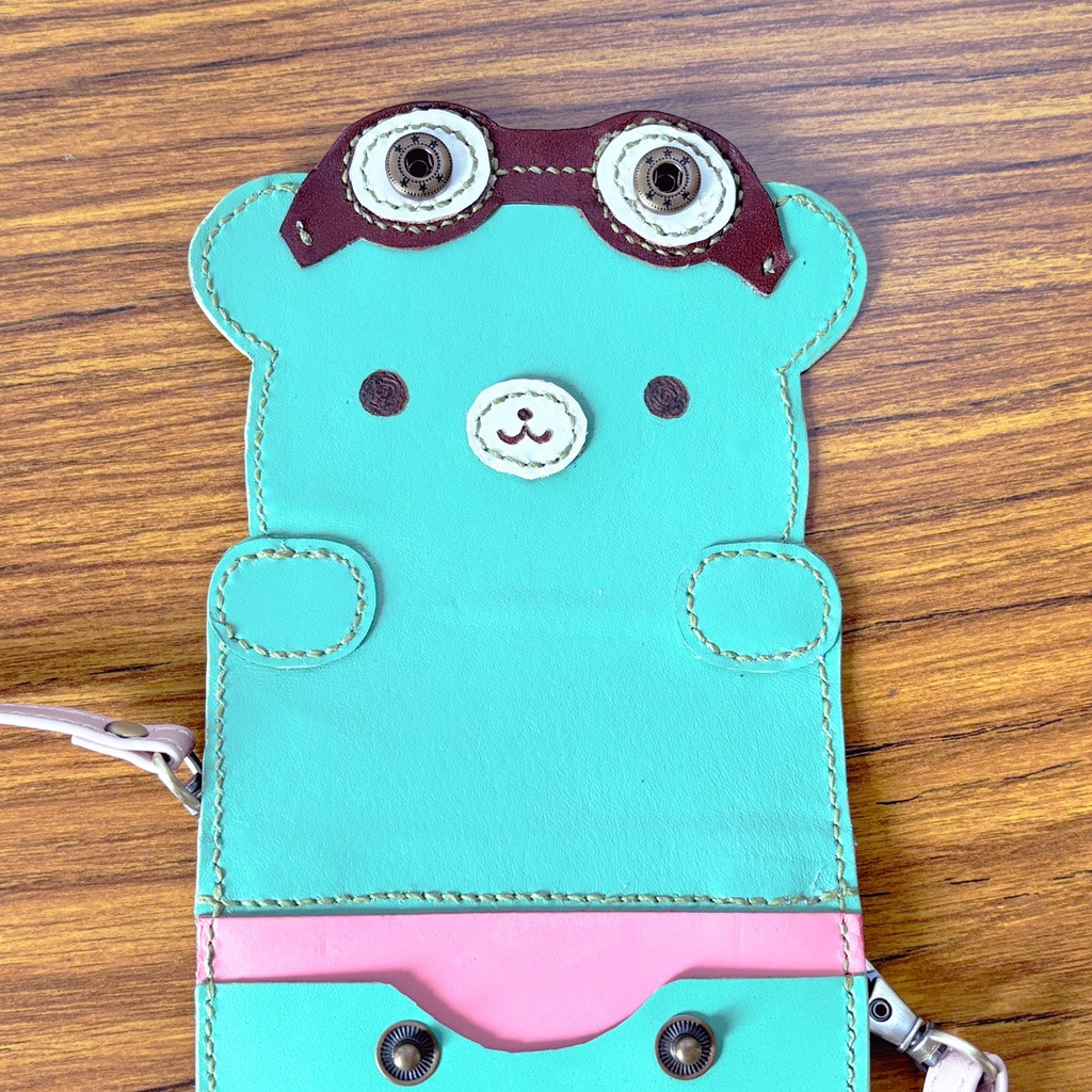 探検家くまみちゃんのスマホショルダー【コラボ作品】