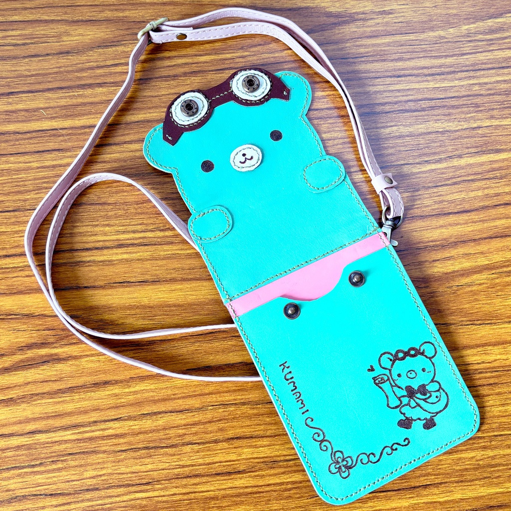 探検家くまみちゃんのスマホショルダー【コラボ作品】